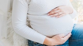تفسير رؤيه الحمل في المنام للبنت العزباء و المتزوجه