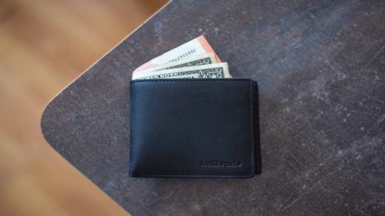 تفسير حلم العثور على محفظة رؤية ايجاد محفظة نقود في المنام