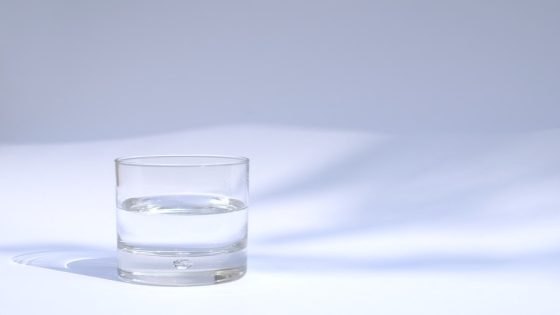 تفسير الميت يطلب ماء في الحلم رؤية المتوفي عطشان في المنام