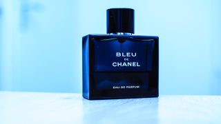 تفسير الشم في الحلم شم العطر في المنام