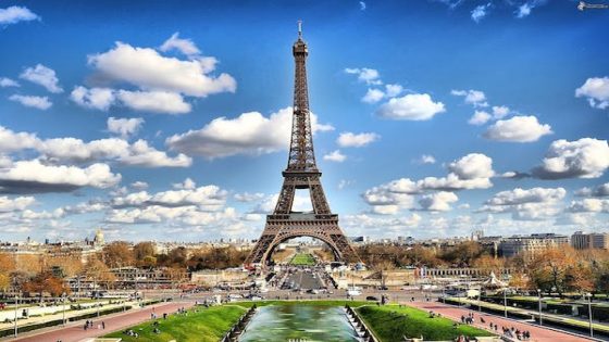 برج إيفل تحفة هندسية ورمز للجمال في قلب باريس