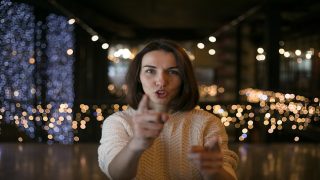 تفسير حلم العتاب مع شخص متخاصم معه