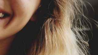 تفسير حلم قص الشعر للعزباء والبكاء عليه