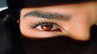 تفسير سقوط الرموش في المنام لابن سيرين