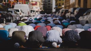 تفسير رؤية الأذان والإقامة في المنام