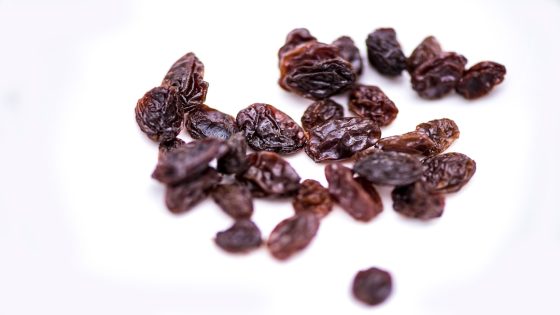 تفسير رؤية الزبيب في المنام لابن سيرين
